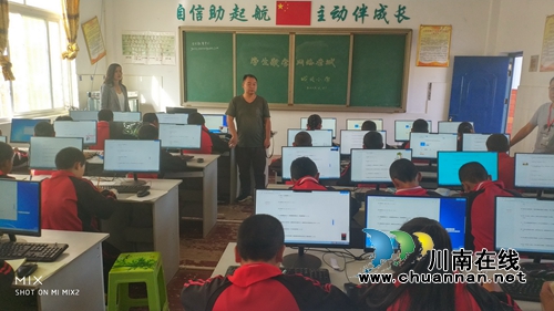 泸州对口帮扶：乡城县小学生网考成功(图1)
