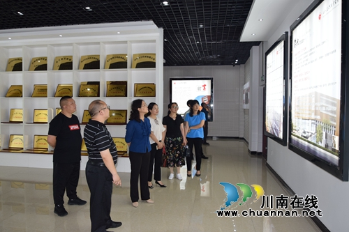 泸州市妇联来合江调研妇联基层组织建设情况(图1)