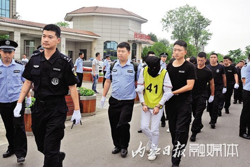 内江警方破获一起特大“荐股”电信网络诈骗案(图2)