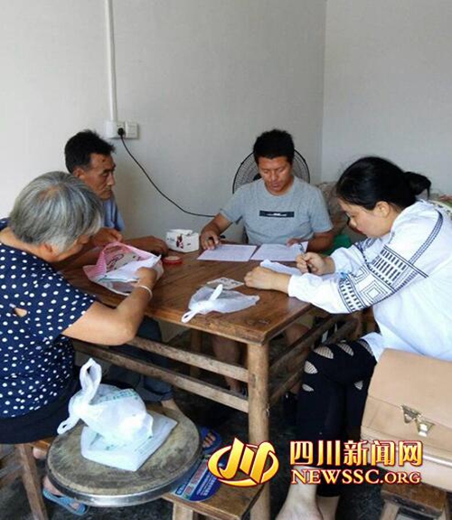 两年时间 富顺377名第一书记助力5.2万人脱贫(图1) 两年时间 富顺377名第一书记助力5.2万人脱贫(图1)