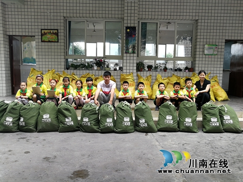 叙永县东大街小学开展“一木环保，书香永宁”废旧书报捐赠公益活动(图4)