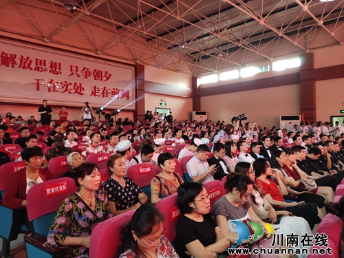 龙马潭举办机关职工诗歌朗诵大赛&nbsp;展爱国情怀(图7)