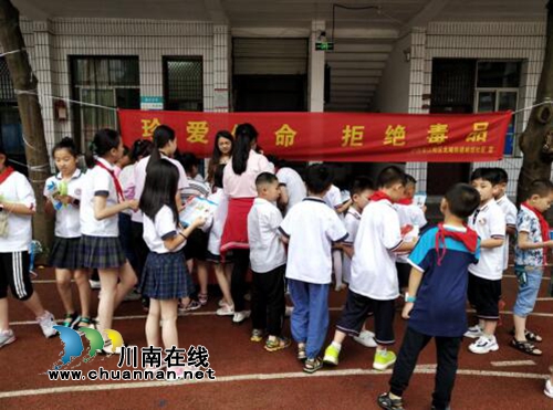 江阳区北城街道城垣社区积极开展禁毒宣传进校园活动(图1)