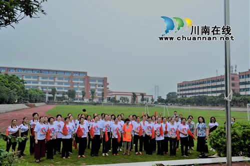 合江:“巾帼心向党•礼赞新中国” 荔乡妹子唱响祖国颂歌(图2) 合江:“巾帼心向党•礼赞新中国” 荔乡妹子唱响祖国颂歌(图2)