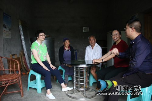 陈佳到泸县潮河镇调研脱贫攻坚、河长制工作(图1) 陈佳到泸县潮河镇调研脱贫攻坚、河长制工作(图1)