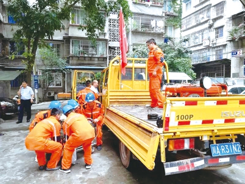 长宁地震：天灾无情催人泪&nbsp;温暖面庞震人心(图8)