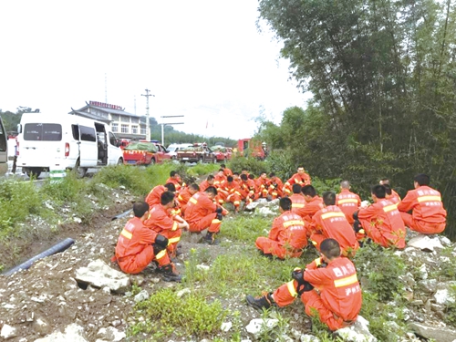 长宁地震：天灾无情催人泪&nbsp;温暖面庞震人心(图4)