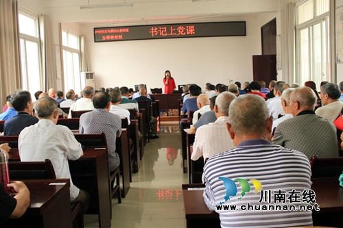 龙马潭区红星街道玉带桥社区“快闪”唱响《我和我的祖国》&nbsp;庆祝中华人民共和国成立70周年暨建党98周年(图2)