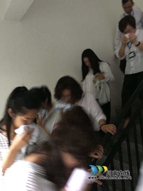 龙马潭区红星街道开展高层住宅小区消防应急演练(图2)