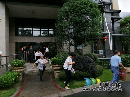 龙马潭区红星街道开展高层住宅小区消防应急演练(图3)