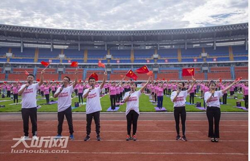 全民健身 2019泸州首届千人瑜伽唯美上演(图2) 全民健身 2019泸州首届千人瑜伽唯美上演(图2)