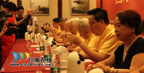 你会喝酒吗？“酒界大腕”来泸传授“酒文化”(图1)