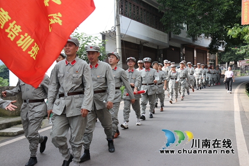 惊奇！泸县百和镇走出来一队“红军”……(图1)