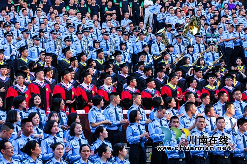 四川警院1297名毕业生同上大学“最后一课”(图9)
