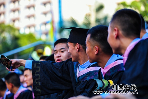 四川警院1297名毕业生同上大学“最后一课”(图11)