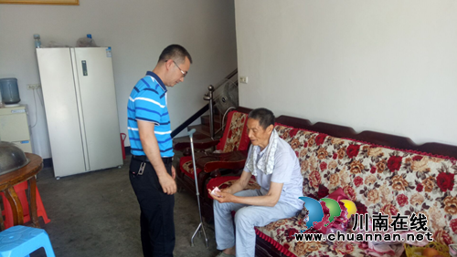 “七一”感党恩——黄沙镇人大慰问老党员(图1)