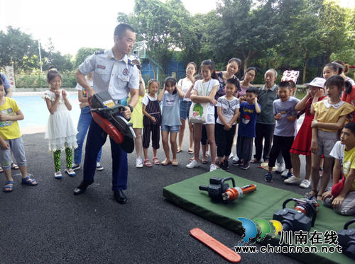 莲花池街道举办青少年暑期消防安全体验活动暨慰问消防队员活动邓磊(图2)