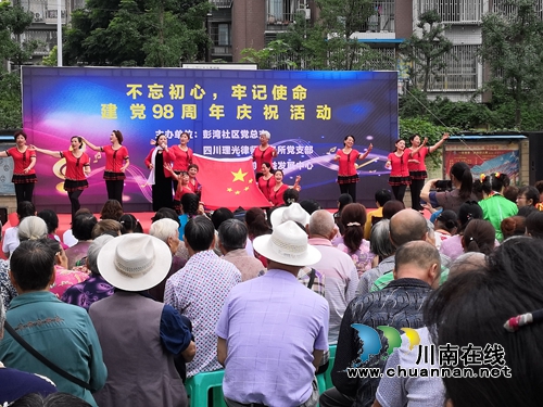 江阳区张坝街道彭湾社区党总支与四川理光律师事务所党支部进行结对共建签约(图1)