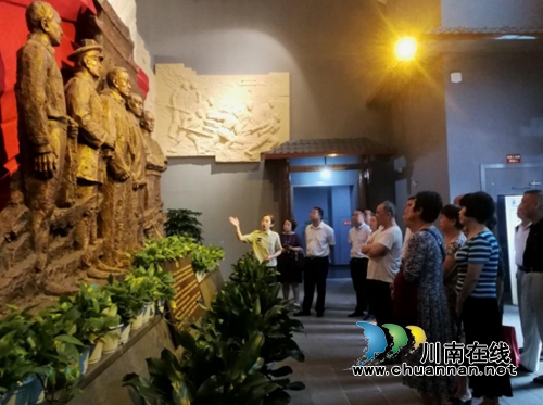 江阳区北城街道皂角巷社区“庆七一•不忘初心”主题党日活动(图2)