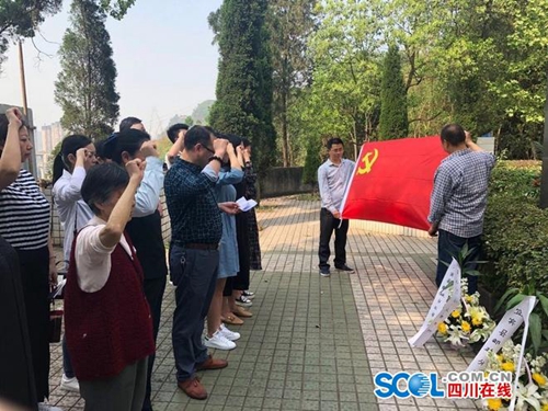 宜宾退休老党员：用实际行动让胸前党徽不褪色(图3)