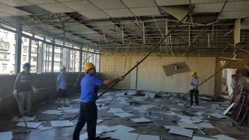 泸州一酒楼顶楼违建740平米&nbsp;10年违建正式开拆(图1)