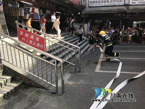 聚焦实战练真功&nbsp;泸州举行消防综合演练(图2)