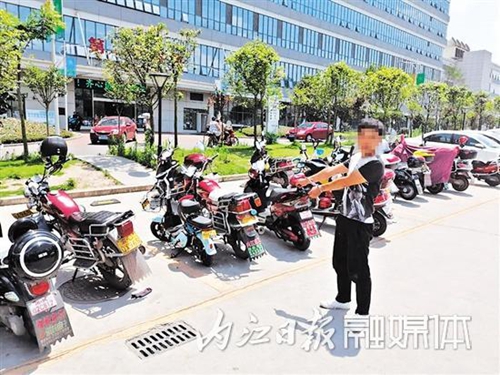 内江男数次盗窃着同样衣物&nbsp;民警蹲守捉拿归案(图1)