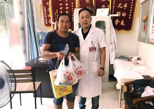 自贡富顺县妇联开展扶贫慰问义诊活动(图2)