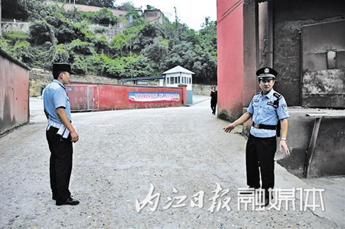 内江：老人6000元遗失情绪激动&nbsp;民警两小时找回(图2)