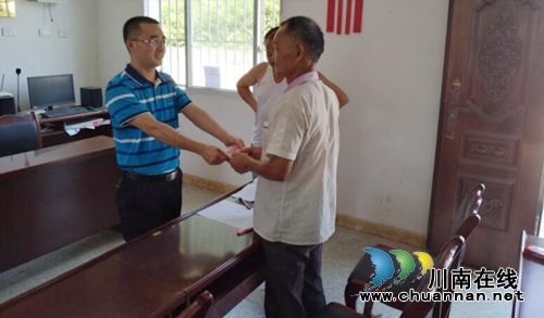 宜宾黄沙镇开展慰问老党员活动(图1)