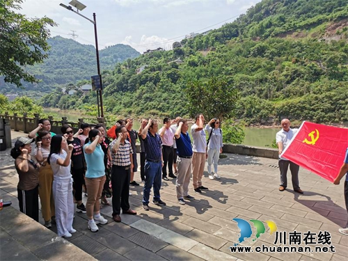 习红史&nbsp;强红心&nbsp;促共建&nbsp;抓统一——龙马潭区教师进修学校党支部开展庆祝七一固定党日活动(图3)