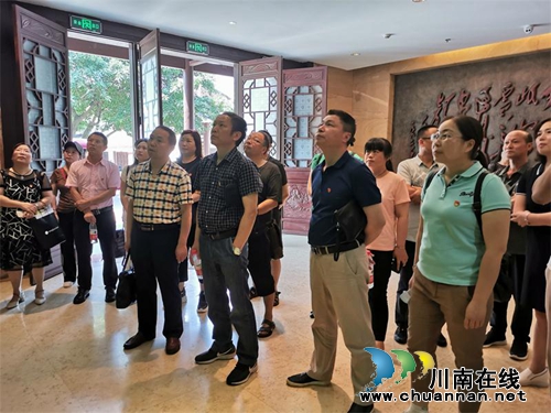 习红史&nbsp;强红心&nbsp;促共建&nbsp;抓统一——龙马潭区教师进修学校党支部开展庆祝七一固定党日活动(图2)