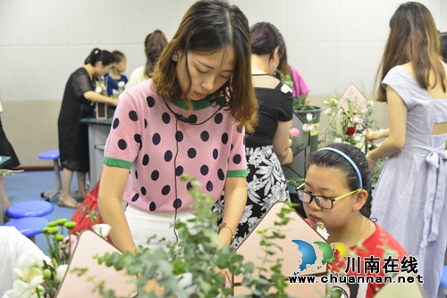 泸县建校举办教职工插花活动(图2)