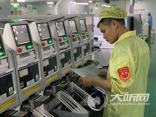 泸州发展千亿电子信息产业亮出半年“成绩单”(图2)