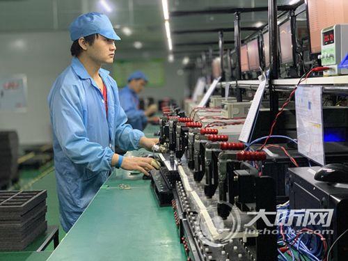 泸州发展千亿电子信息产业亮出半年“成绩单”(图3)