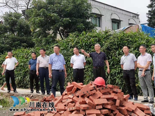 泸县人大常委会副主任杨怀清率队调研县城、福集镇污水处理设施建设工作(图1)