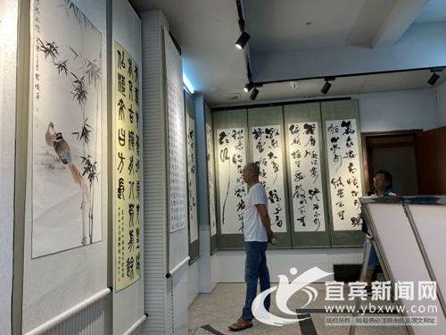 川渝两地书画艺术家齐聚宜宾南溪“逐梦”(图2)