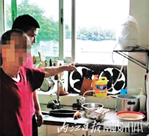 内江一小偷入室盗窃&nbsp;东西没偷到反而落下手机(图1)