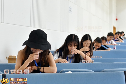 全国大学生品酒大赛四川赛区初赛在宜宾开幕(图5)