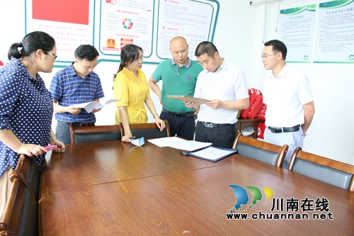 薛学深到泸县潮河镇督导“两不愁三保障”回头看大排查工作(图1)