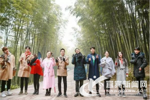 《极限挑战》打卡宜宾&nbsp;节目组为灾区修建跑道(图3)