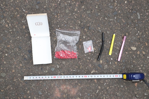 自贡破获重大贩毒案 缴获毒品300余克(图2) 自贡破获重大贩毒案 缴获毒品300余克(图2)