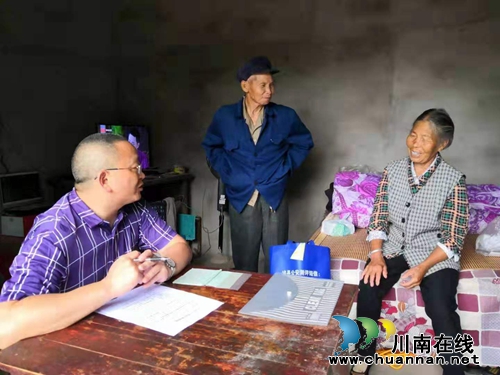 泸县海潮镇开展“两不愁三保障”回头看大排查行动(图1)