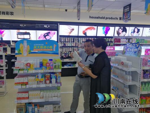 泸州市场监督管理局药品总监邹进到合江县调研调查化妆品监管工作(图1)