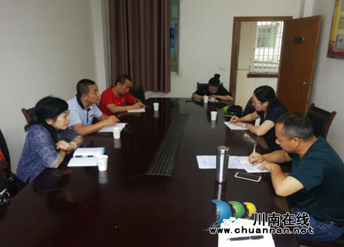 泸州市场监督管理局药品总监邹进到合江县调研调查化妆品监管工作(图2)