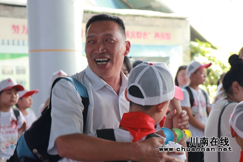 合江启动留守儿童异地探亲活动(图2)