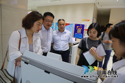 泸州农信首台营业执照自助打印机投入使用(图1)