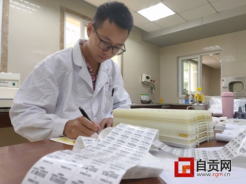 自贡女孩跳河&nbsp;救人者游到河中间才想起只会狗刨(图3)