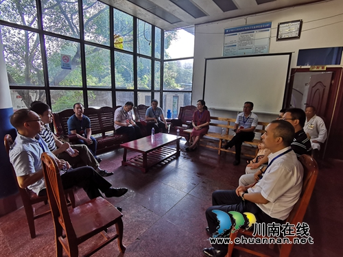 江阳区政协视察区残联工作(图1)