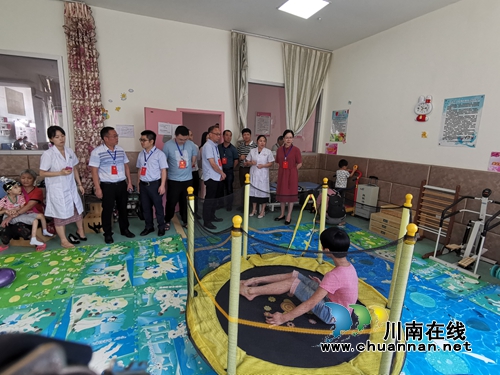 江阳区政协视察区残联工作(图2)